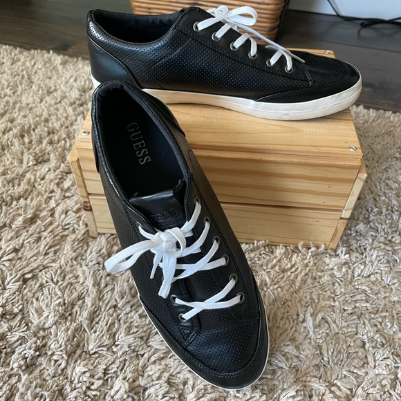 Guess Mens shoes size 11 black - Picture 1 of 7